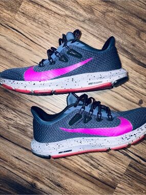 Nike Women’s Run Size 6